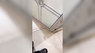 没想到嫂子跟大哥吵完架，她就来跟我一起住了，我这两天的幸福生活马上开始了。
