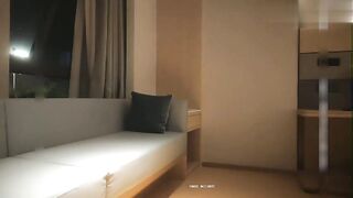 激战洋装少妇 顶到惊声喊叫 少妇的喘息声渐渐变得急促，她那双迷蒙的眼睛里满是渴望。