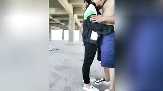 熟女学完车，在工地和儿子搞起来， 深喉口交大放异彩，后入啪啪声激起阵阵肉浪