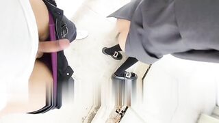 白天在公园门口野战，骚货吓得站不稳