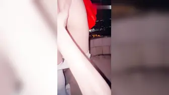 【真实乱伦原创】爸妈睡着后半夜拉着妹妹天台做爱，用我17CM的大鸡巴操她的小嫩紧逼逼，嘴太小龟头都晚勉强含进去，排卵期射了一屁股