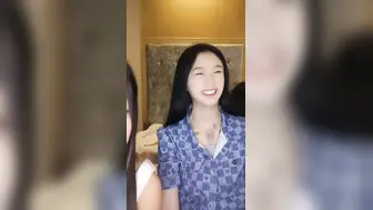 南宁表妹-18岁梦涵.今晚小P孩拼了命练习，两小时狂射了三次，还是逃不过三分钟啊 ，梦涵被腹肌哥肏得彻底爽翻，又被内射！ (1)