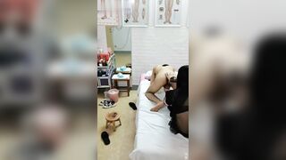 大家喜欢这种熟女吗？逼虽老服务却到位，所有服务来一遍口交内射通通来